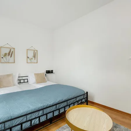 Beautiful House With Balcony Ideal For Families By Renters Feriehus Poznań