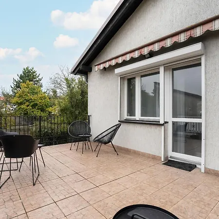 Beautiful House With Balcony Ideal For Families By Renters