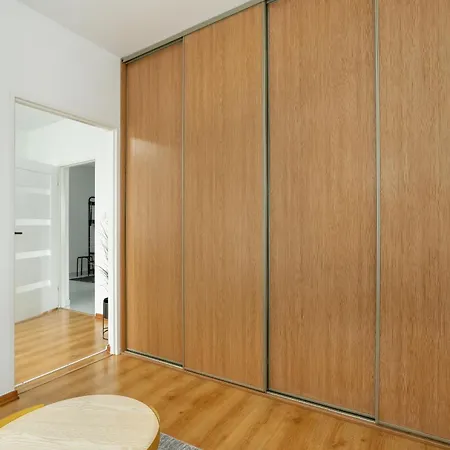 Beautiful House With Balcony Ideal For Families By Renters Holiday home Poznan