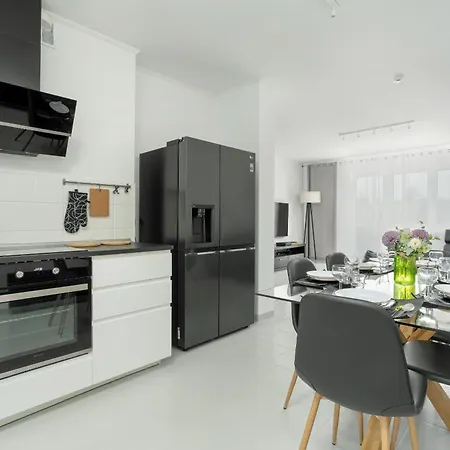 Beautiful House With Balcony Ideal For Families By Renters Holiday home *